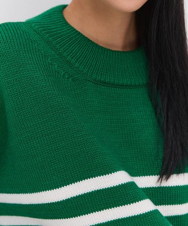 Жіночий в`язаний светр оверсайз світло-зелений в молочну смужку