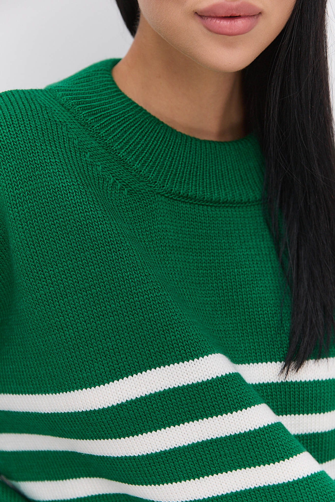 Жіночий в`язаний светр оверсайз світло-зелений в молочну смужку