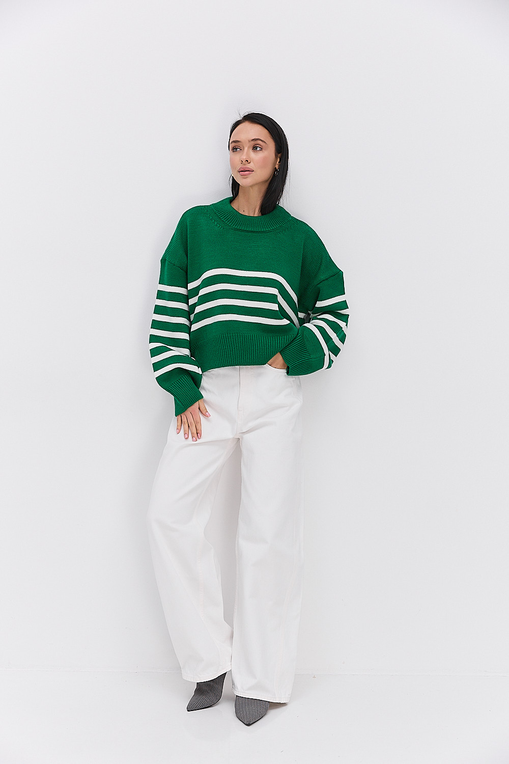 Жіночий в`язаний светр оверсайз світло-зелений в молочну смужку