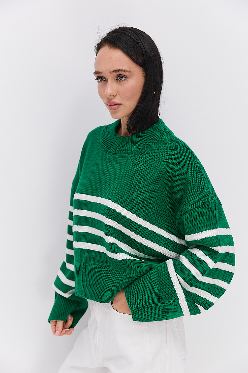 Жіночий в`язаний светр оверсайз світло-зелений в молочну смужку
