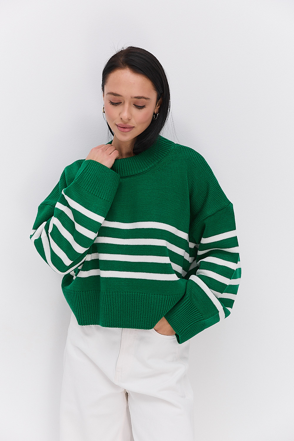 Жіночий в`язаний светр оверсайз світло-зелений в молочну смужку