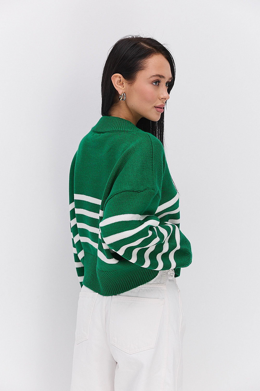 Жіночий в`язаний светр оверсайз світло-зелений в молочну смужку