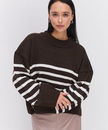 Жіночий в`язаний светр оверсайз темно-шоколадний в молочну смужку