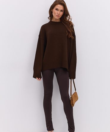 Жіночий в`язаний джемпер oversize шоколадний з розрізами внизу