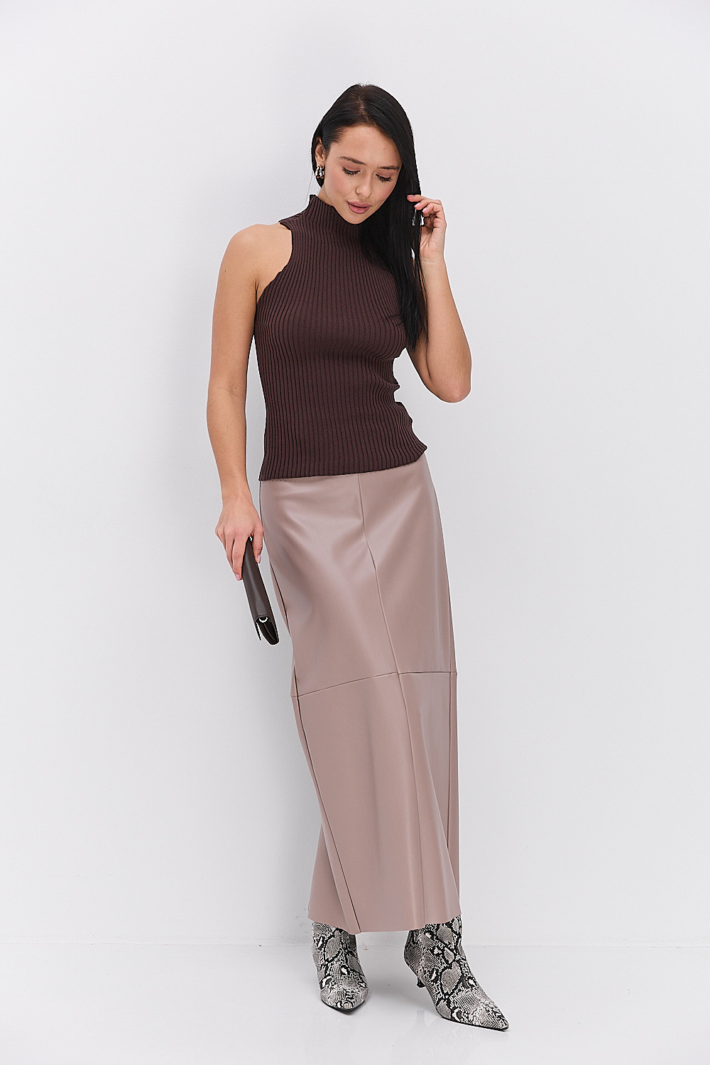Довга спідниця-олівець з екошкіри бежевого кольору