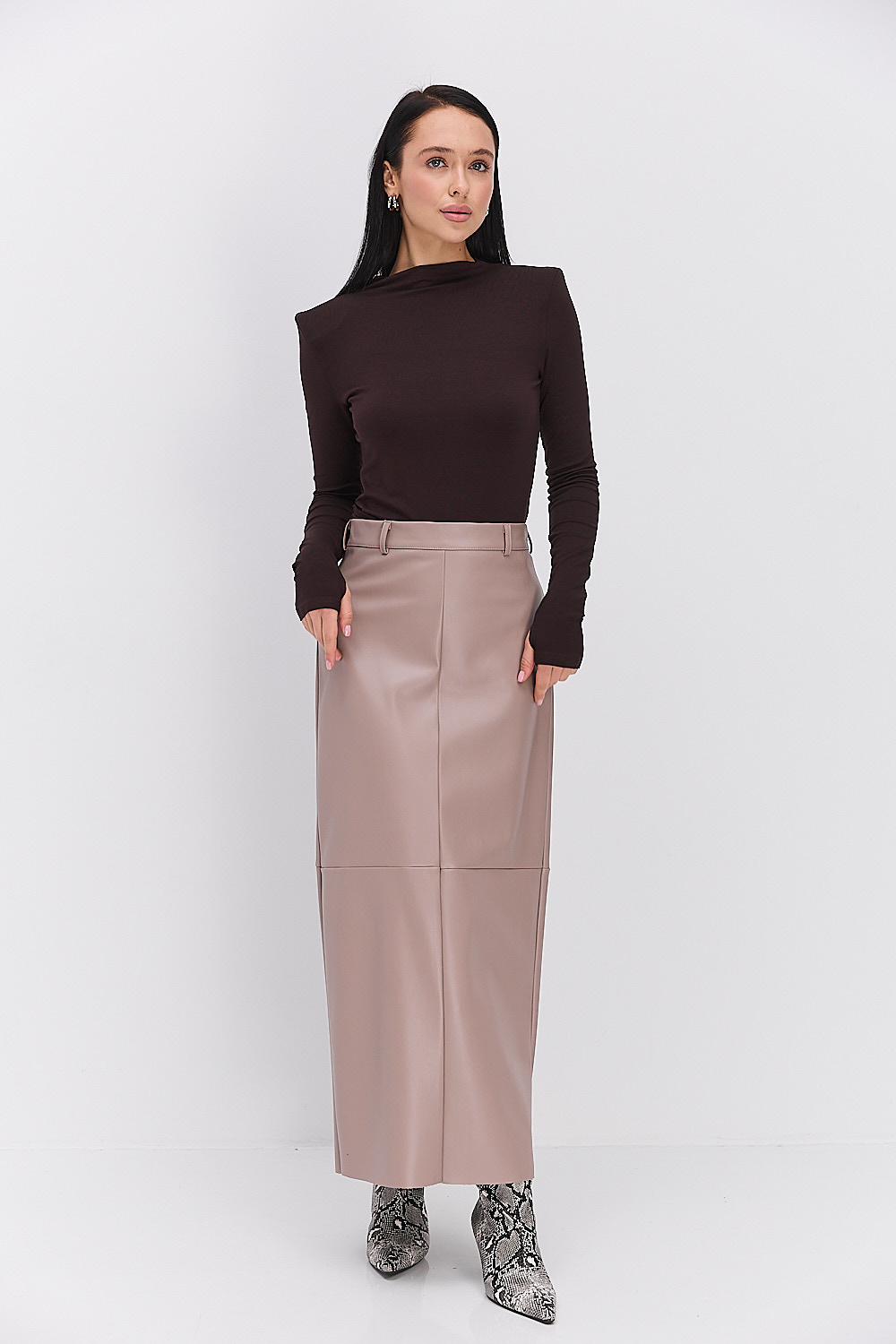 Довга спідниця-олівець з екошкіри бежевого кольору