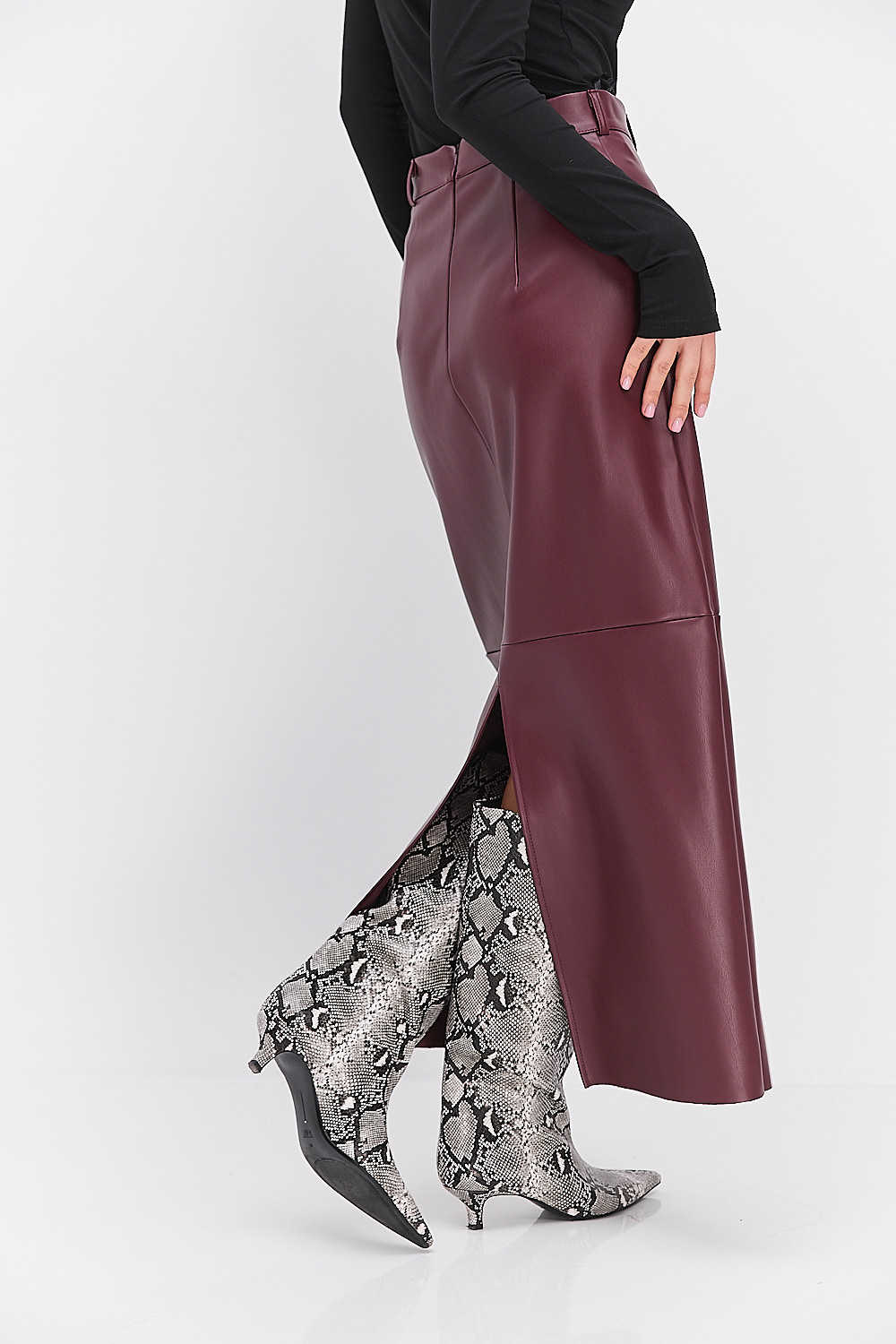 Довга спідниця-олівець з екошкіри бордового кольору