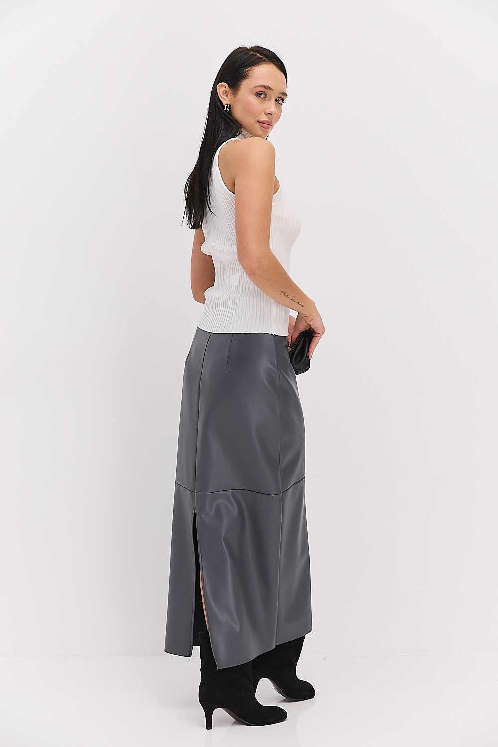 Довга спідниця-олівець з екошкіри сірого кольору