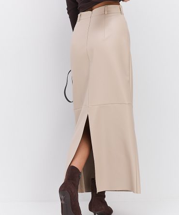 Довга спідниця-олівець з екошкіри молочного кольору