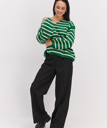 Жіночий в`язаний пуловер oversize світло-зелений в молочну смужку