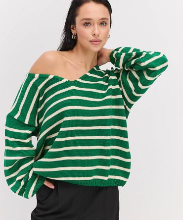 Жіночий в`язаний пуловер oversize світло-зелений в молочну смужку