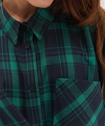 Жіноча картата сорочка зелена з кишенею на грудях