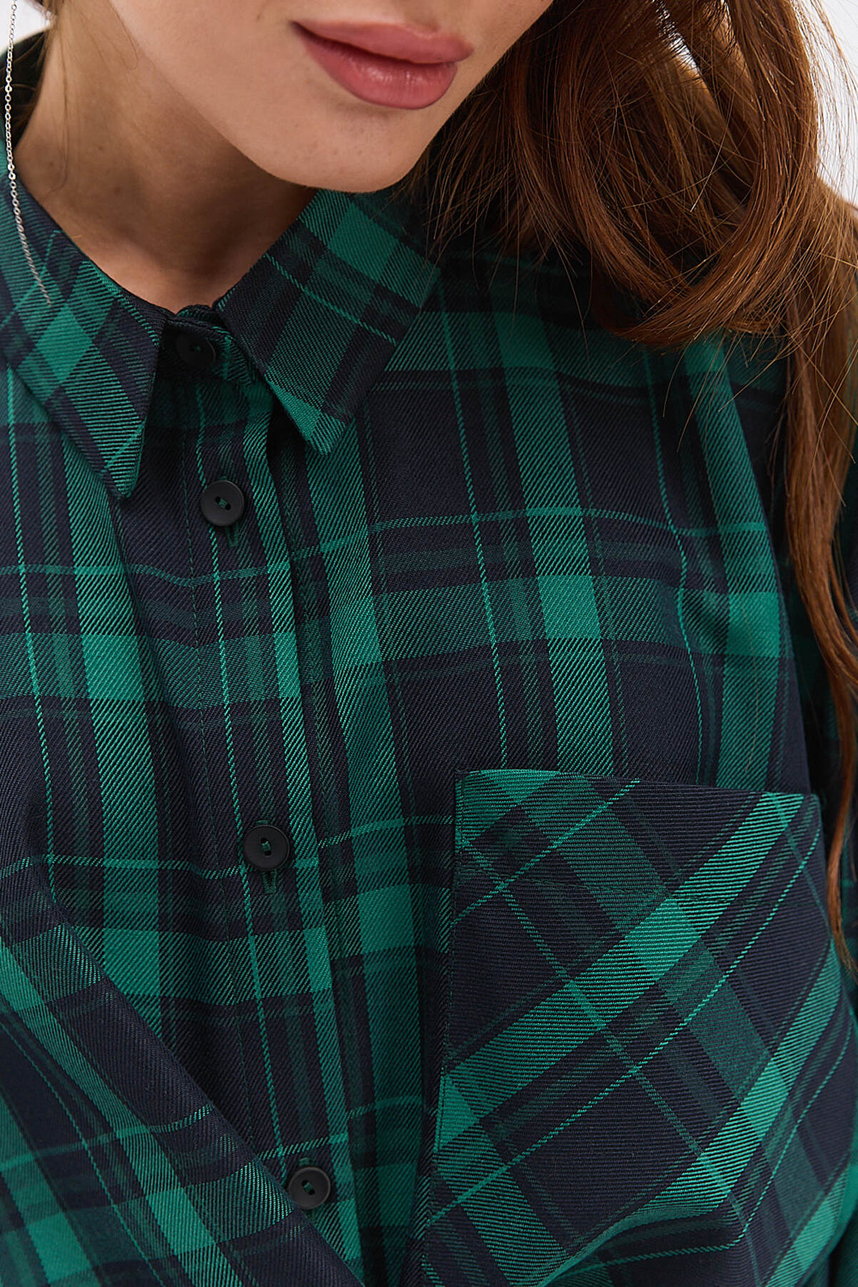 Жіноча картата сорочка зелена з кишенею на грудях