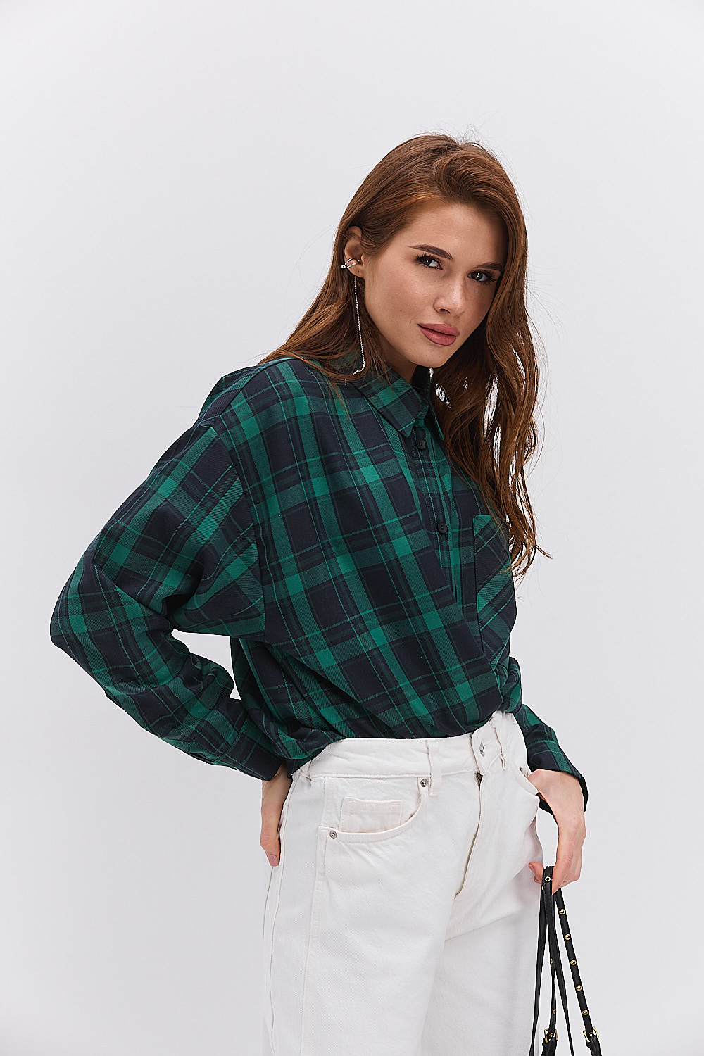 Жіноча картата сорочка зелена з кишенею на грудях