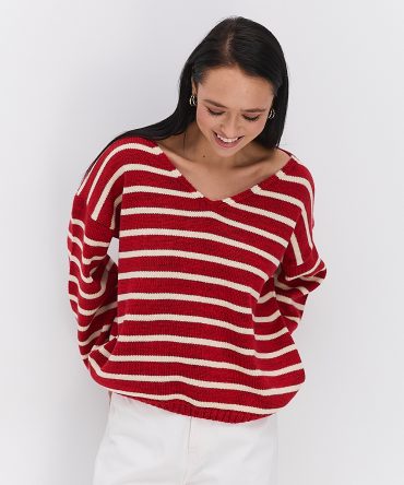 Жіночий в`язаний пуловер oversize темно-червоний в молочну смужку