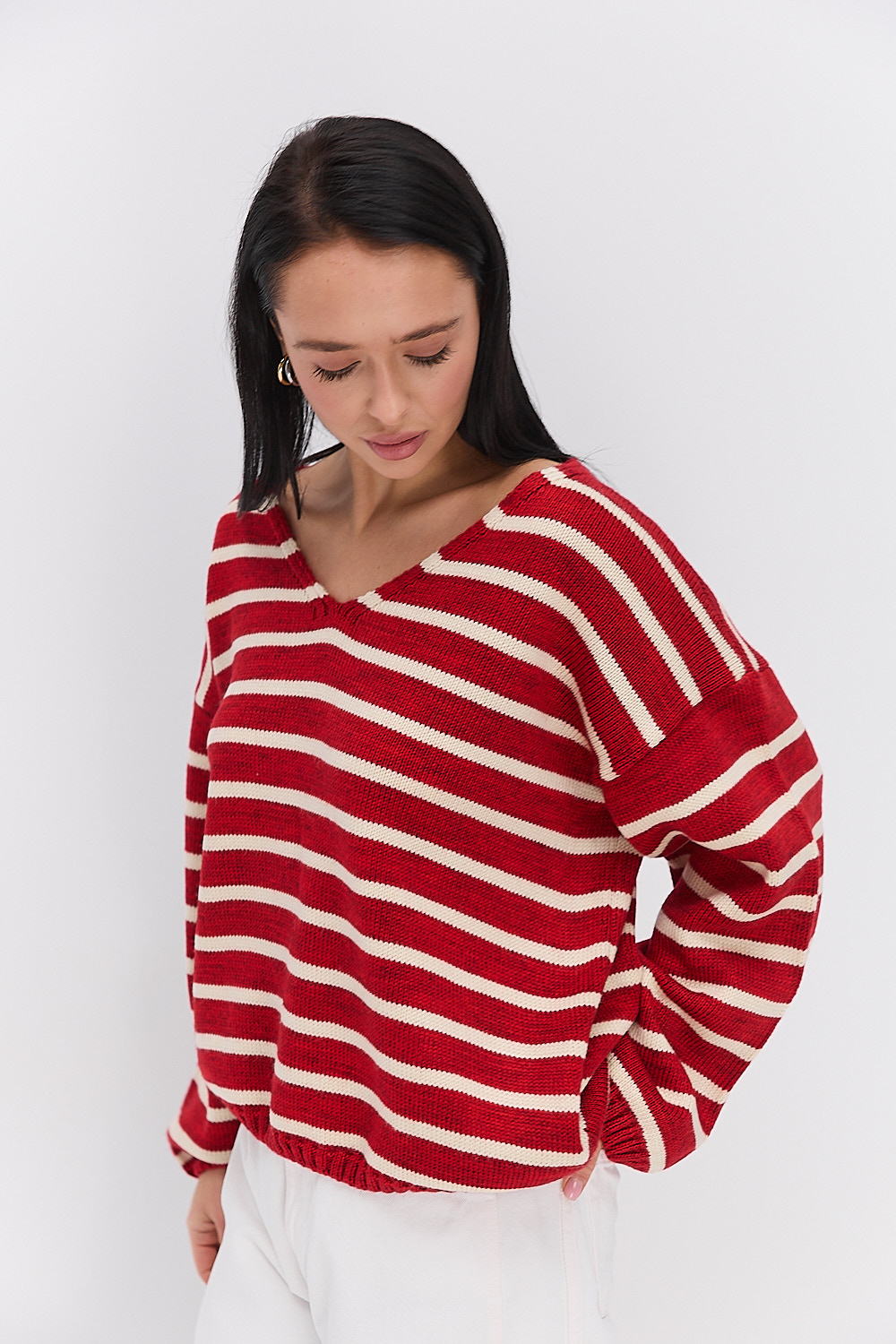 Жіночий в`язаний пуловер oversize темно-червоний в молочну смужку