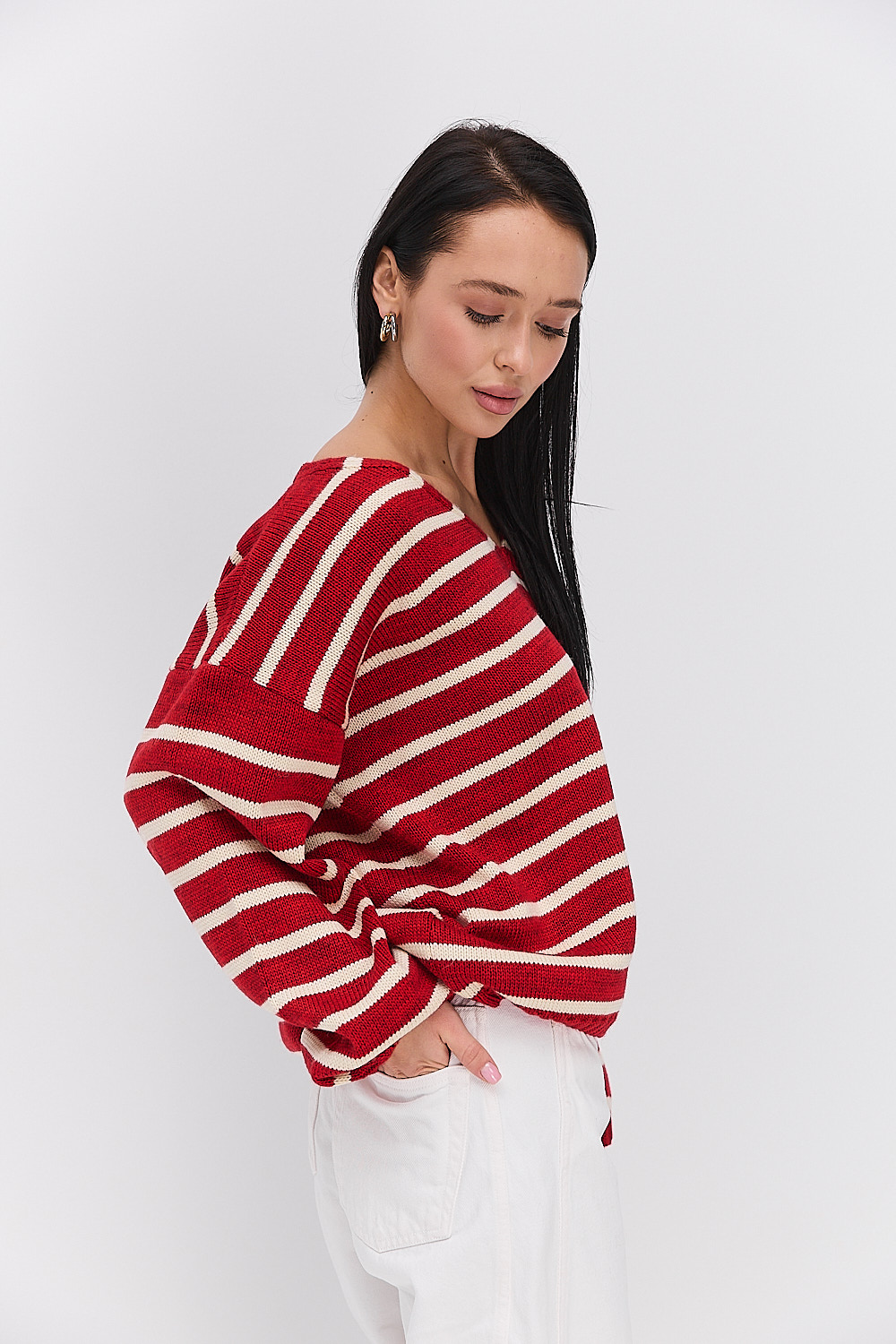 Жіночий в`язаний пуловер oversize темно-червоний в молочну смужку