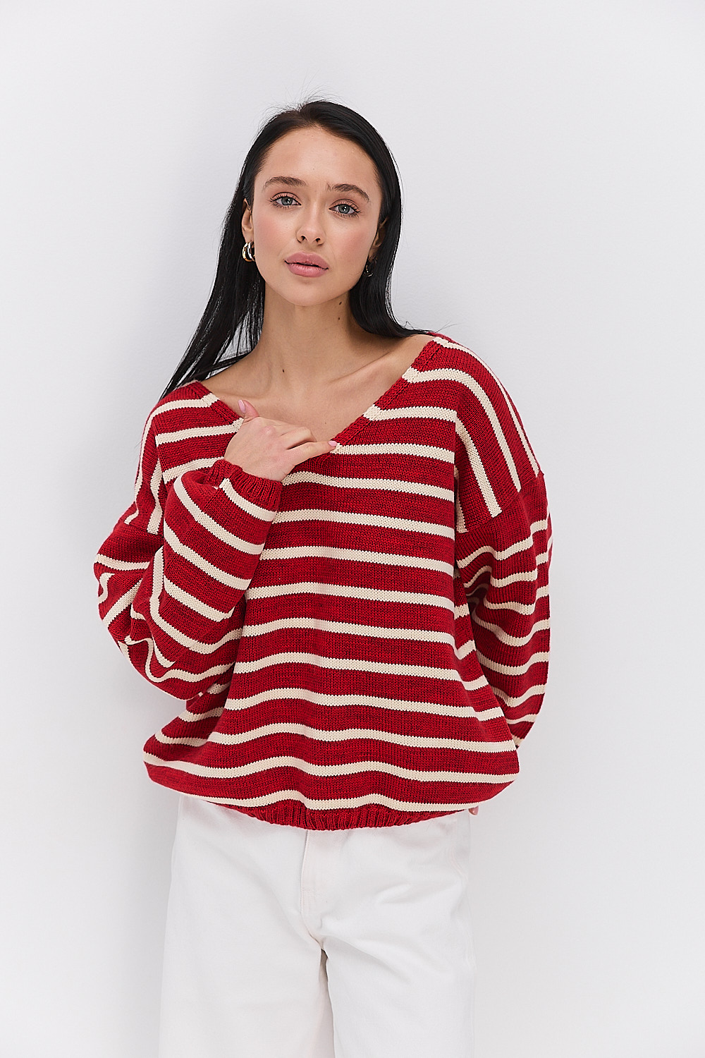 Жіночий в`язаний пуловер oversize темно-червоний в молочну смужку