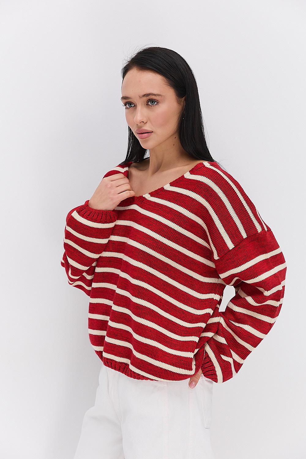 Жіночий в`язаний пуловер oversize темно-червоний в молочну смужку