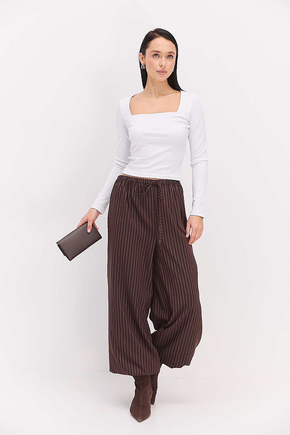 Жіночий лонгслів білий з квадратною горловиною