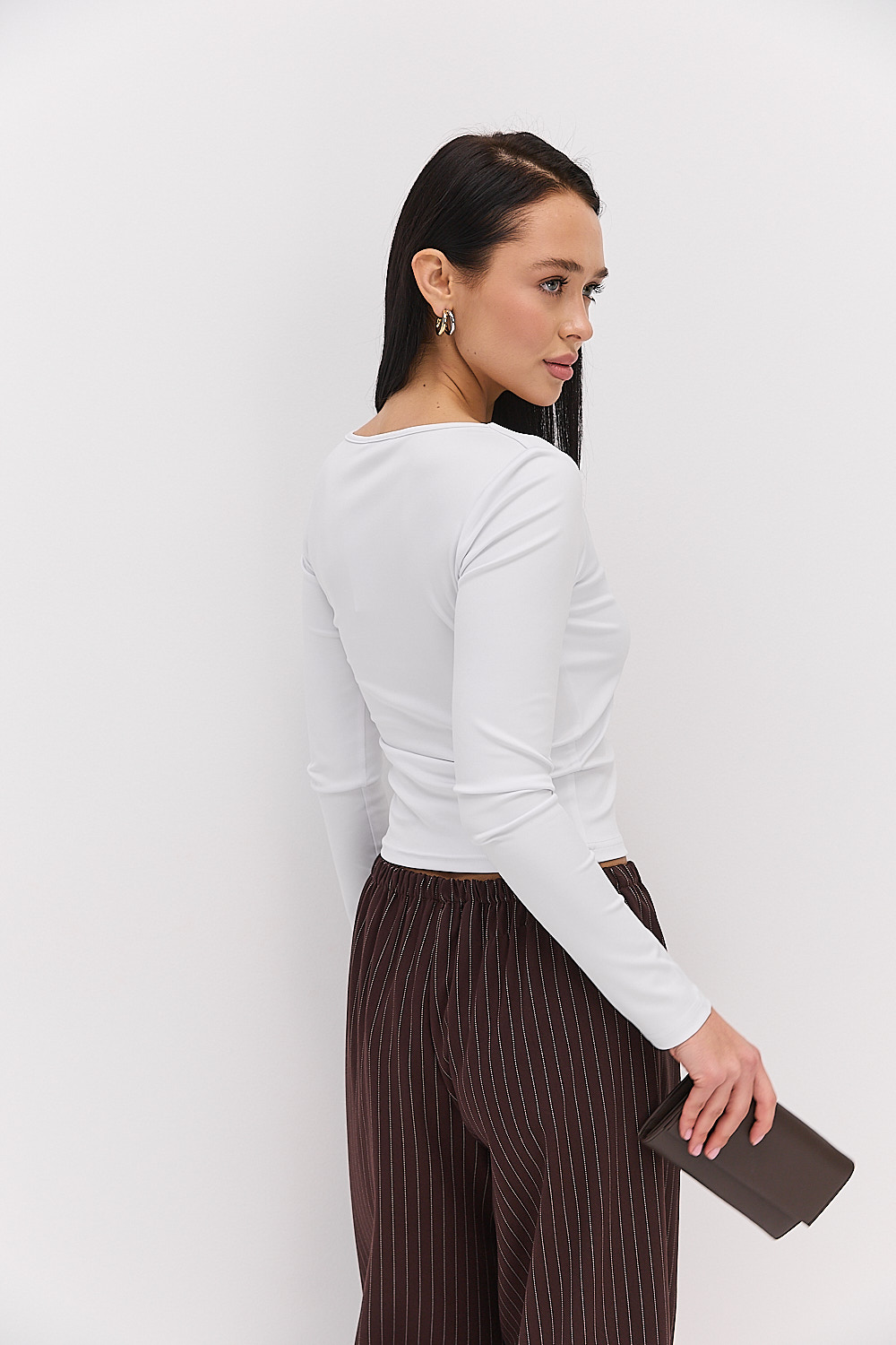 Жіночий лонгслів білий з квадратною горловиною