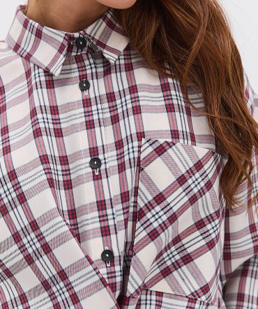 Жіноча сорочка молочна в червону клітинку з кишенею на грудях