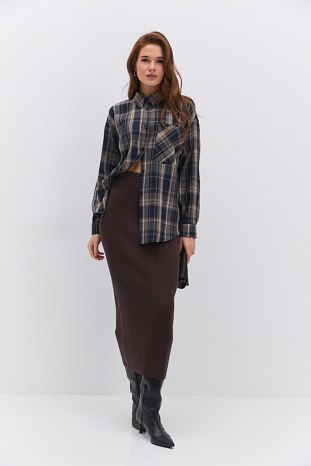 Жіноча картата сорочка темно-синя з кишенею на грудях