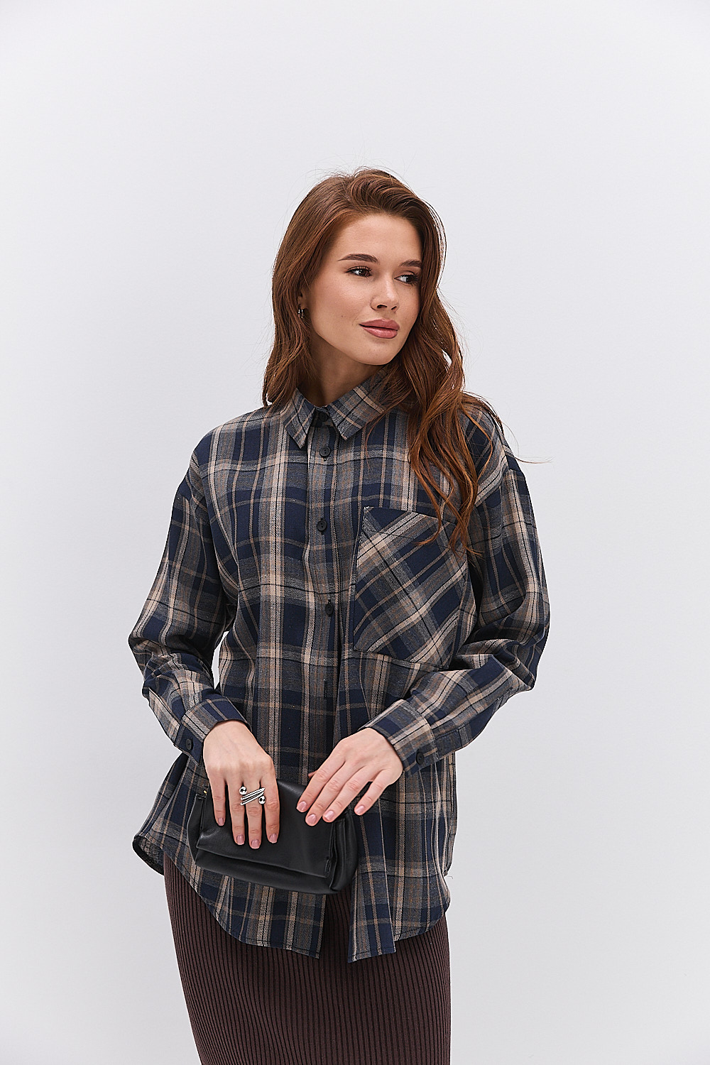 Жіноча картата сорочка темно-синя з кишенею на грудях