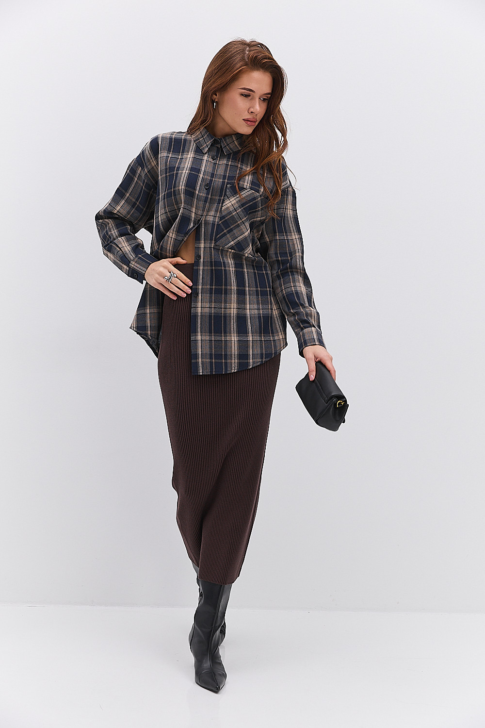 Жіноча картата сорочка темно-синя з кишенею на грудях