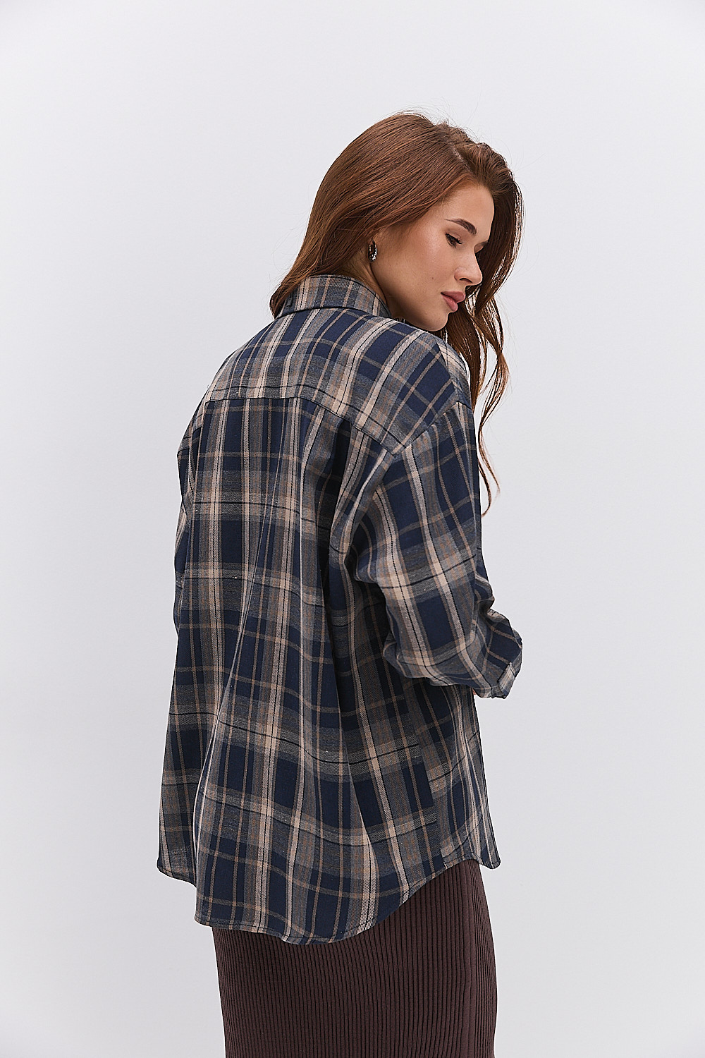 Жіноча картата сорочка темно-синя з кишенею на грудях