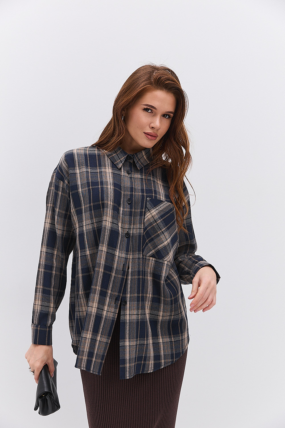 Жіноча картата сорочка темно-синя з кишенею на грудях