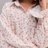 Жіноча сорочка oversize молочна з рожевими трояндами