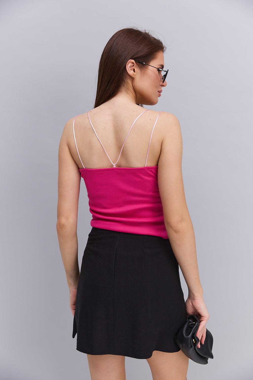 Жіноча майка в рубчик темно-рожева з подвійними бретелями зі шнурка