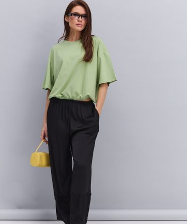 Жіноча oversize футболка зелена з гумкою внизу