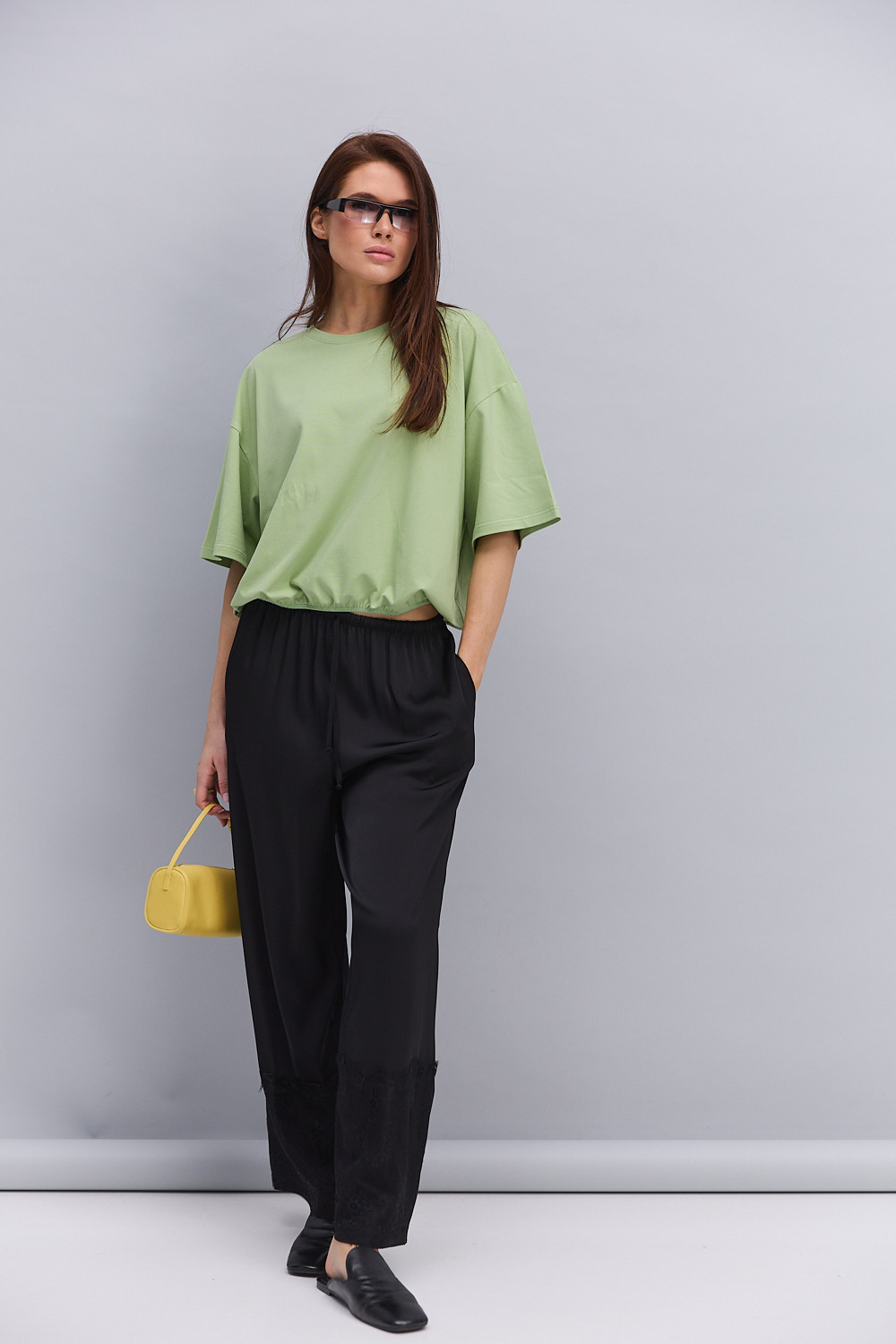 Жіноча oversize футболка зелена з гумкою внизу