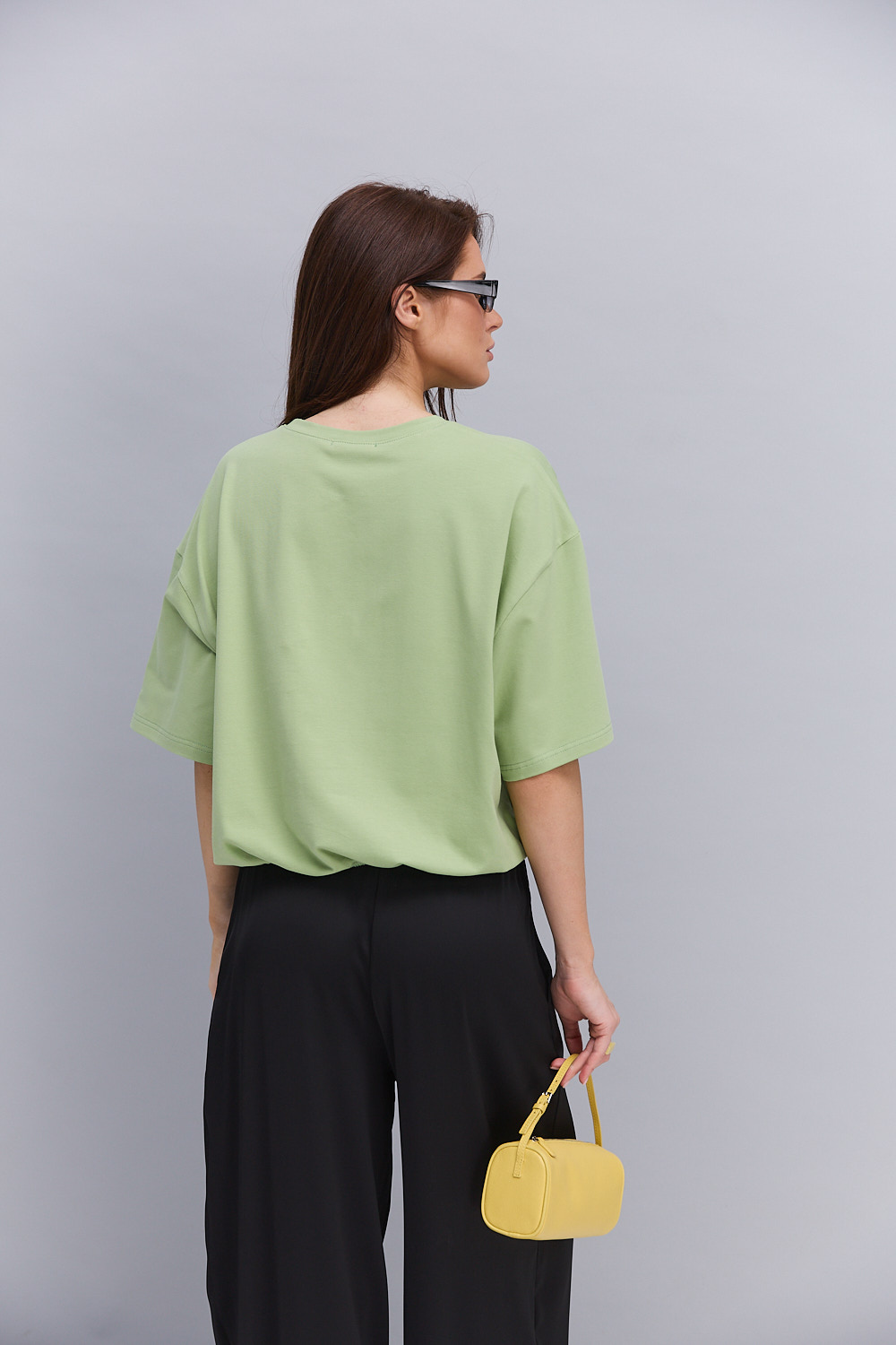 Жіноча oversize футболка зелена з гумкою внизу