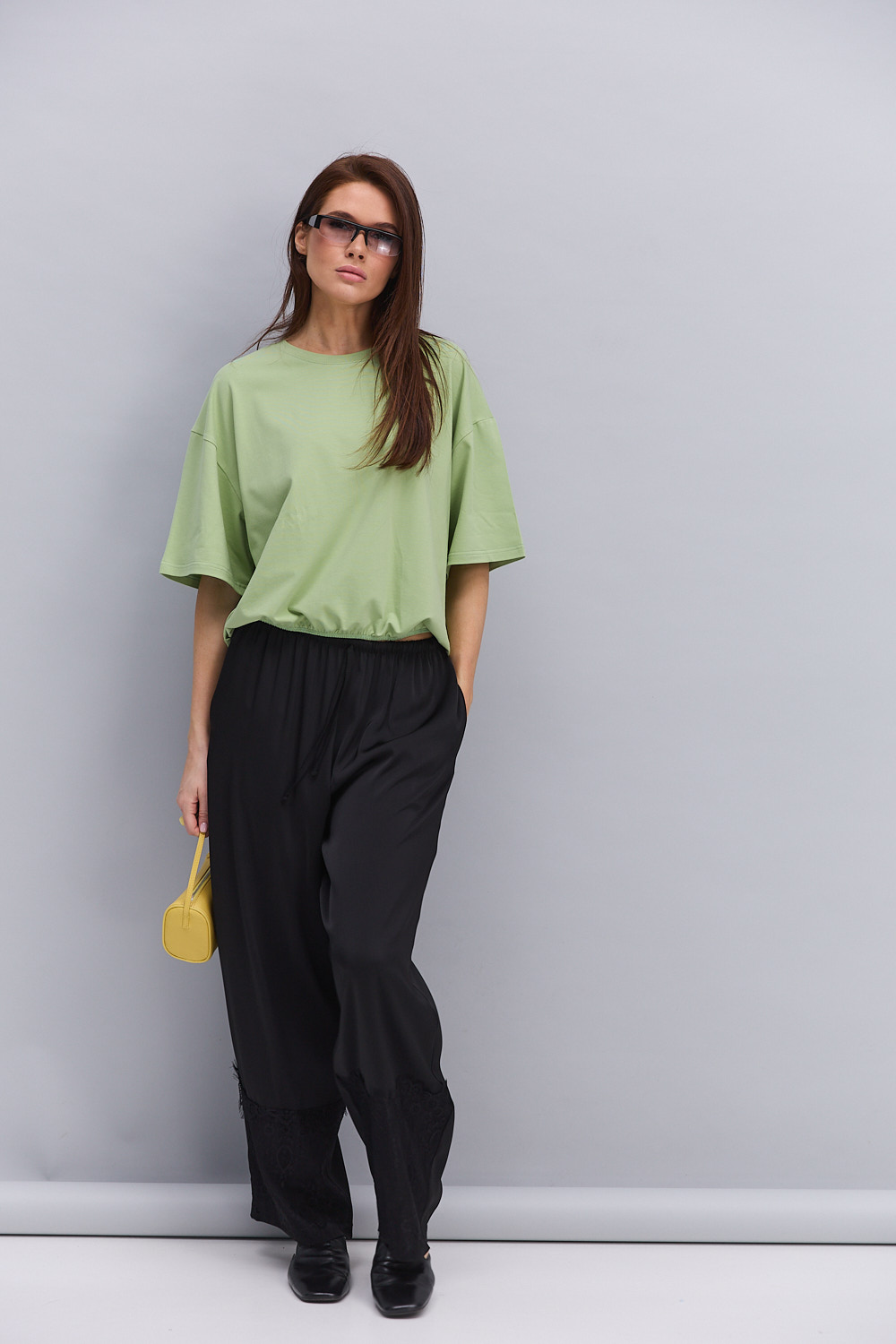 Жіноча oversize футболка зелена з гумкою внизу