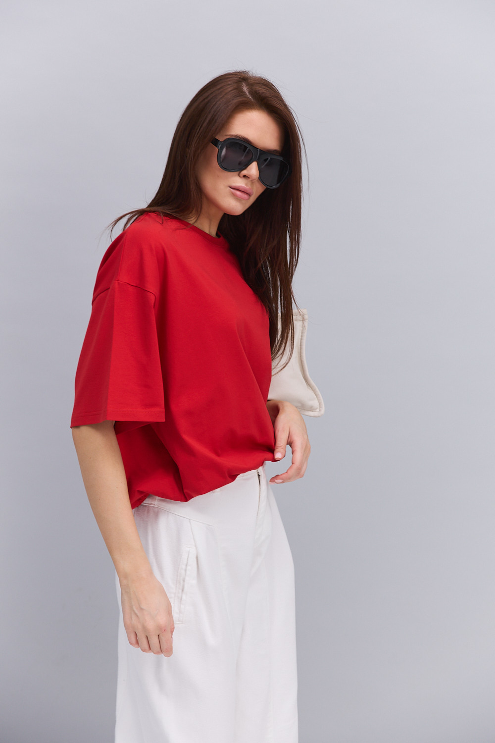 Жіноча oversize футболка червона з гумкою внизу