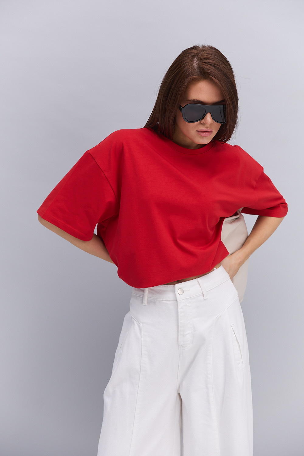 Жіноча oversize футболка червона з гумкою внизу