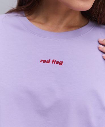 Жіноча футболка oversize світло-фіолетова з принтом red flag